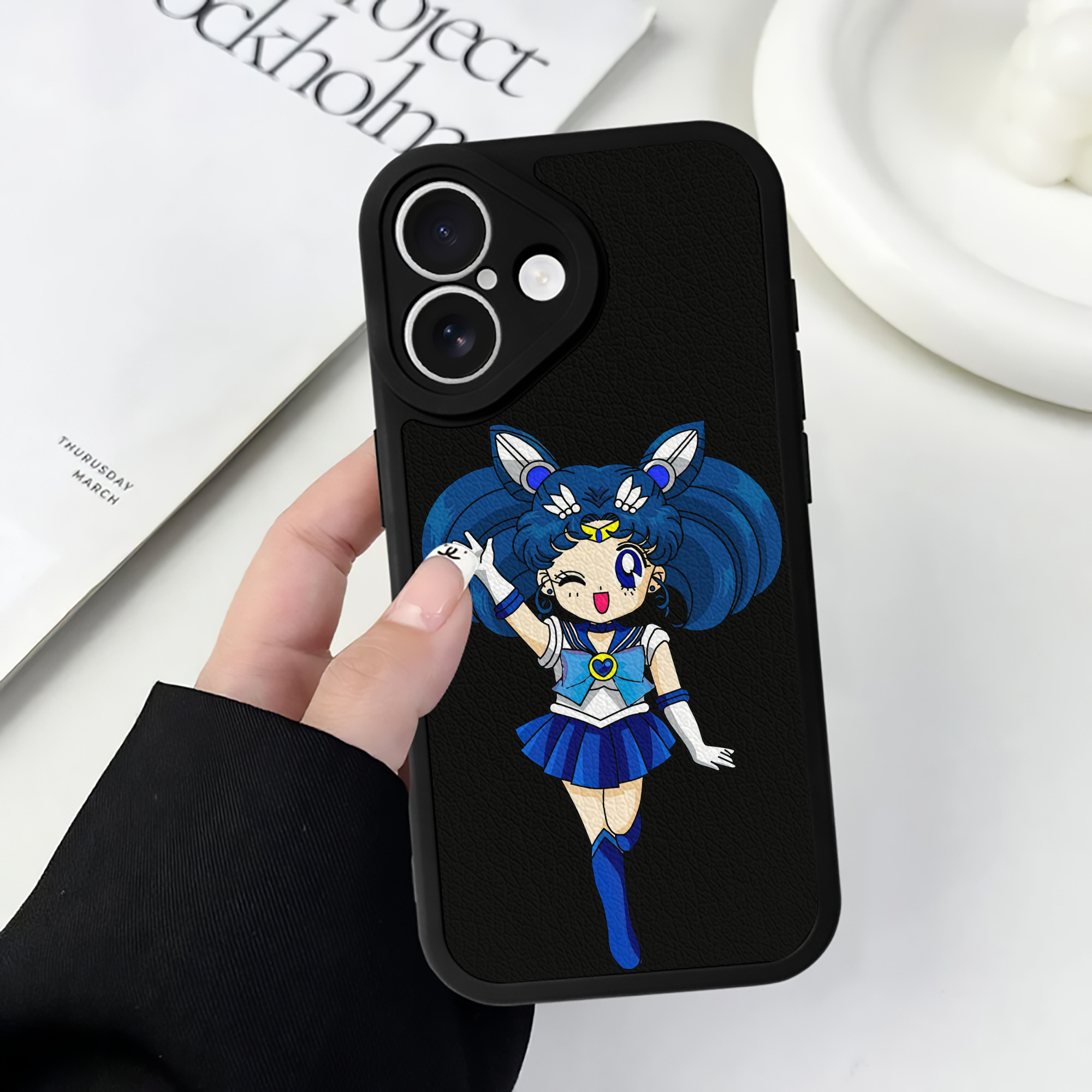 （画像用） 美少女戦士セーラームーン 水野 亜美 みずの あみ Sailor Moon Mizuno Ami 【iPhone 16シリーズ対応】シリコンスマホケース（レザー調） 材質：シリコン